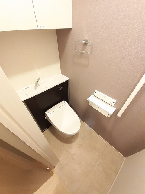 ＪＲ鹿児島本線 西熊本駅 徒歩25分 3階建 築3年のトイレ写真