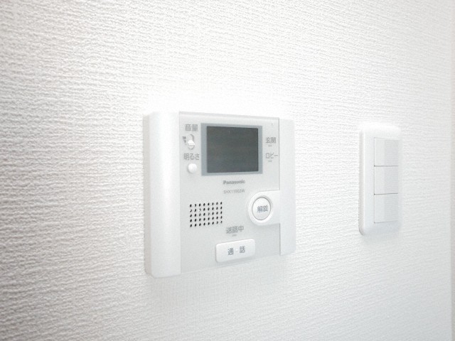 セキュリティ　来客者の確認ができるTVモニターホンが設置されています。