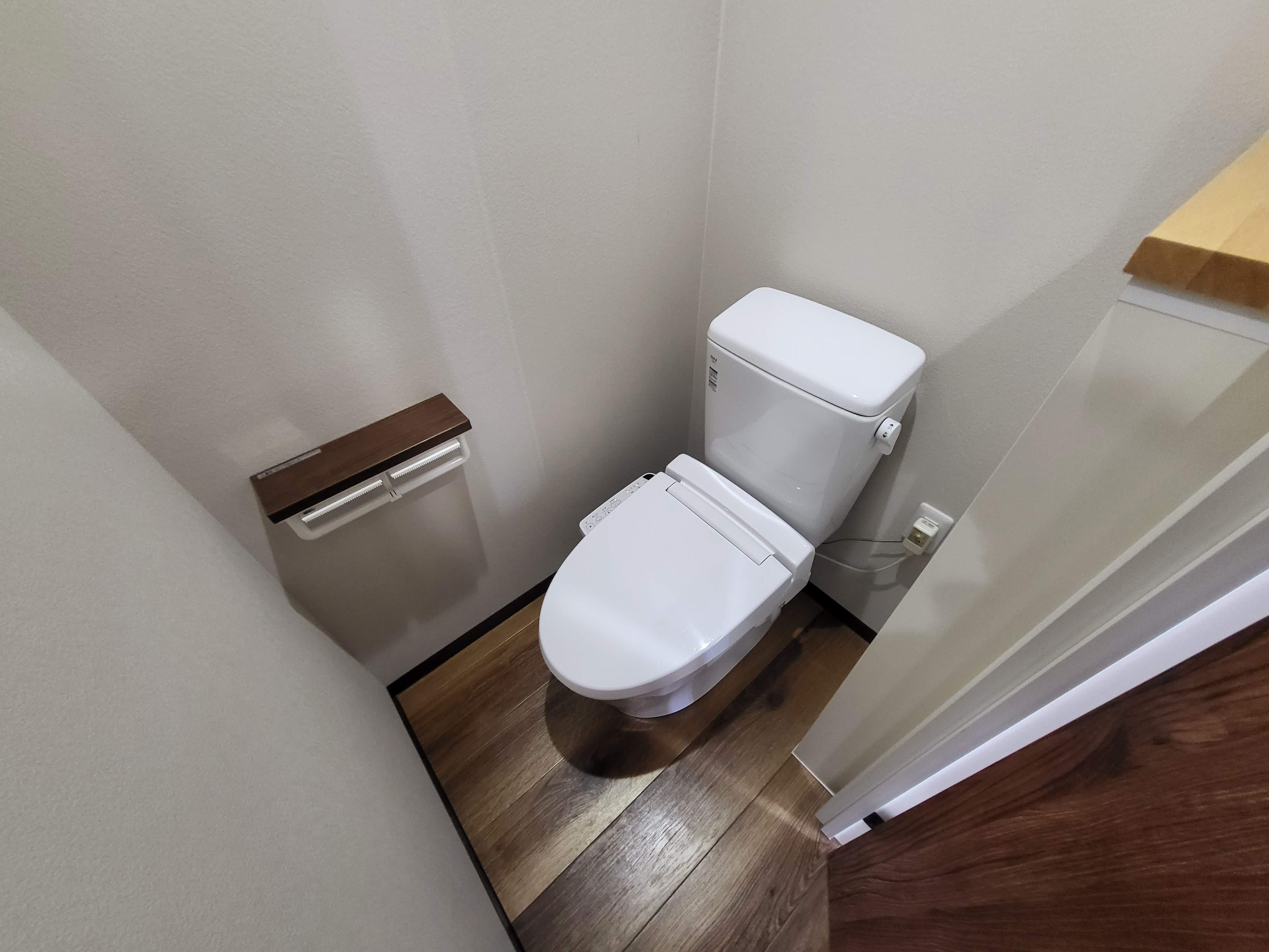 沖縄都市モノレール 旭橋駅 徒歩9分 6階建 築8年のトイレ写真