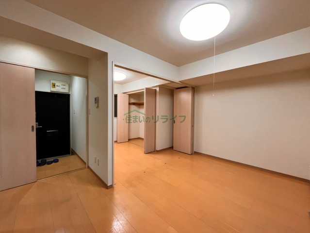 【新宿区須賀町のマンションの居室・リビング】