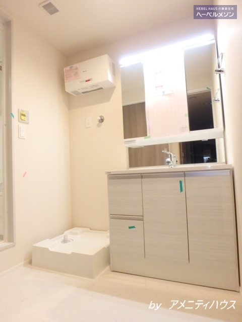 洗面設備　●朝の準備もラクラク　快適な独立洗面スペースあり。