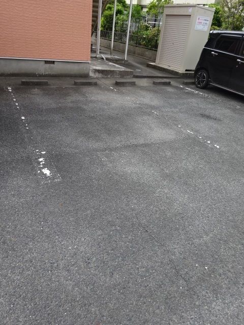 【鹿嶋市旭ケ丘のアパートの駐車場】