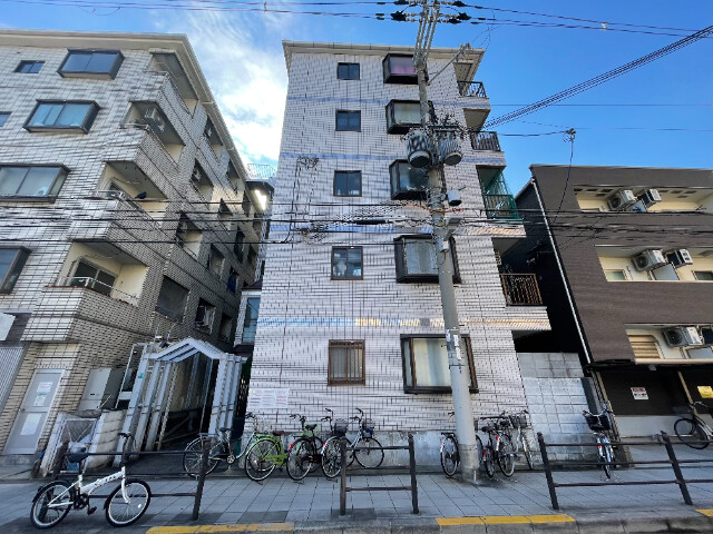 大阪市平野区平野西のマンションの建物外観