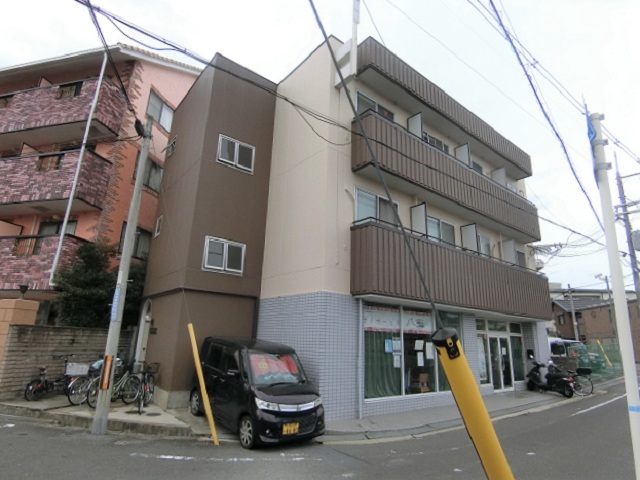 山崎第８マンションの建物外観
