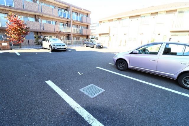 【清瀬市梅園のアパートの駐車場】