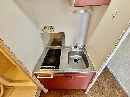 キッチン　設備・仕様は号室により異なる為、現況を優先いたします。