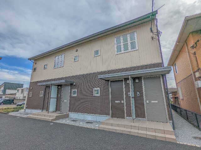 太田市八幡町のアパートの建物外観