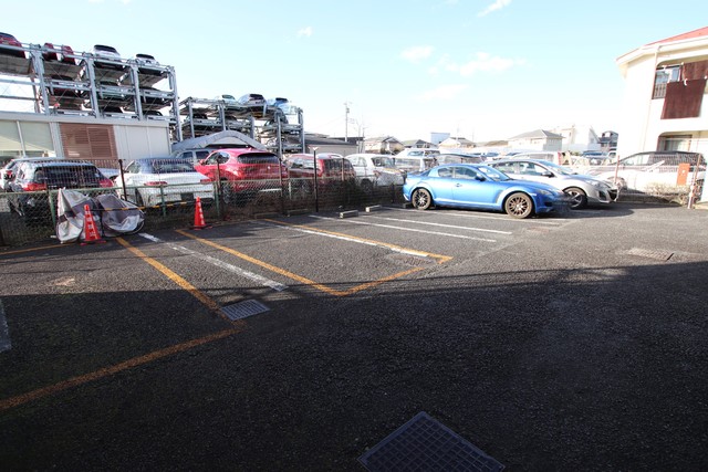 【調布市八雲台のマンションの駐車場】