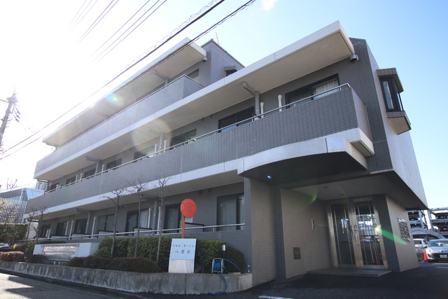 調布市八雲台のマンションの建物外観