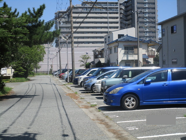 【ビレッジハウス奥北野4号棟の駐車場】