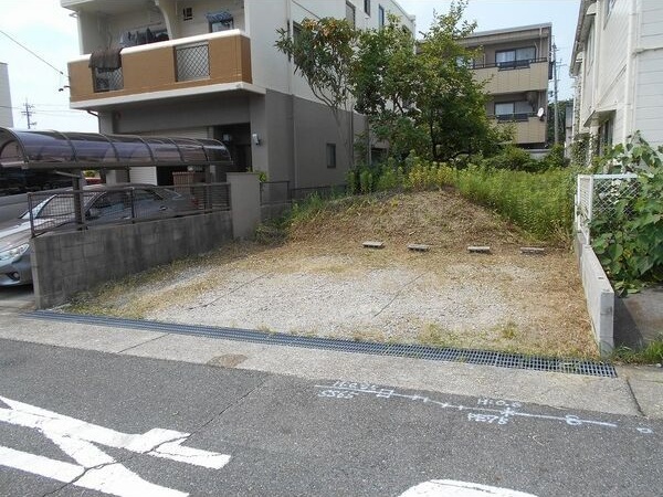 【スカイブルーKの駐車場】