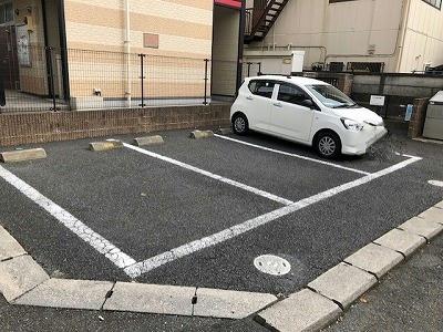 【レオパレスカノイヅカの駐車場】