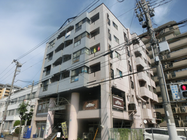 明石市東仲ノ町のマンションの建物外観