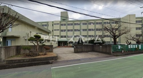 【高津橋農住団地 A棟の小学校】