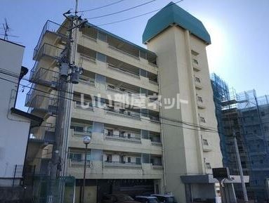 郡山市菜根のマンションの建物外観