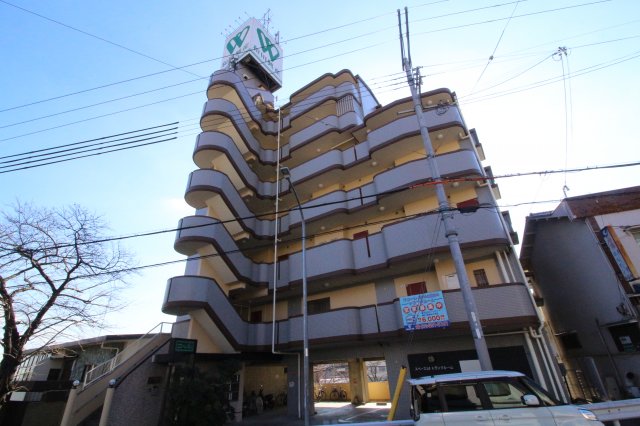 神戸市長田区西山町のマンションの建物外観