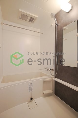 バス・シャワールーム　コンパクトで使いやすいお風呂です