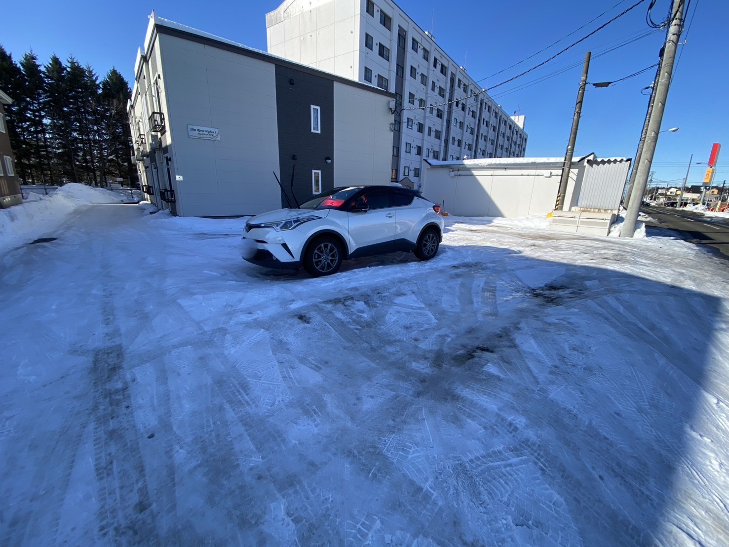 【江別市野幌住吉町のアパートの駐車場】