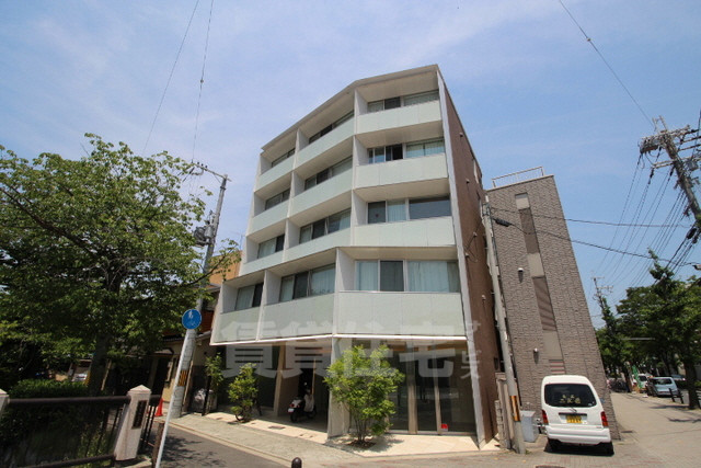 京都市左京区北白川久保田町のマンションの建物外観