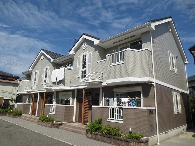 ロマンビビール参番館の建物外観