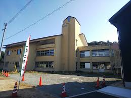 【松江市八雲町日吉のアパートの小学校】