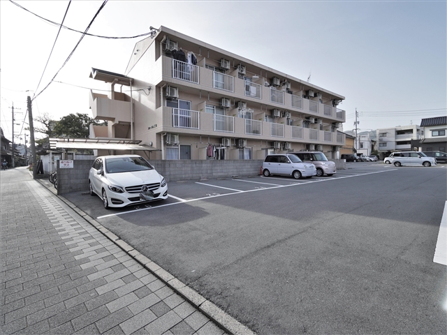 東広島市西条本町のマンションの建物外観