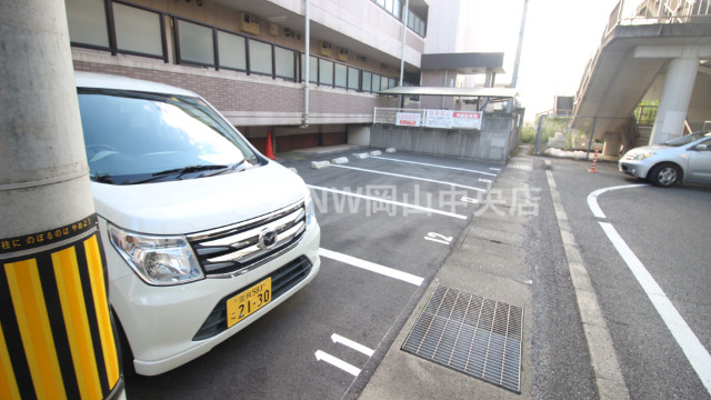 【岡山市北区大和町のマンションの駐車場】