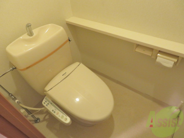 トイレ　トイレには、ウォシュレットが設置されているので便利ですね。