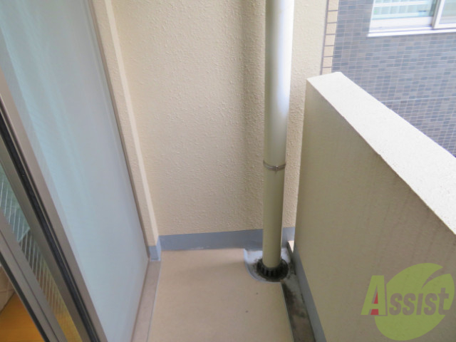 バルコニー　バルコニーには、洗濯物を干せるスペースが有るので安心ですね。