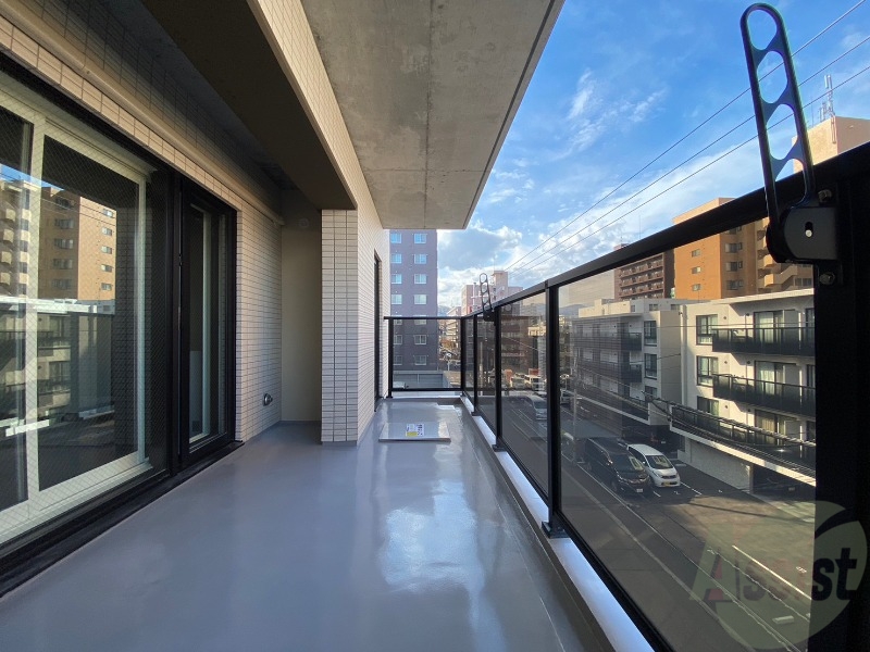 バルコニー　バルコニーです。洗濯物を干したり一息ついたりできますね！