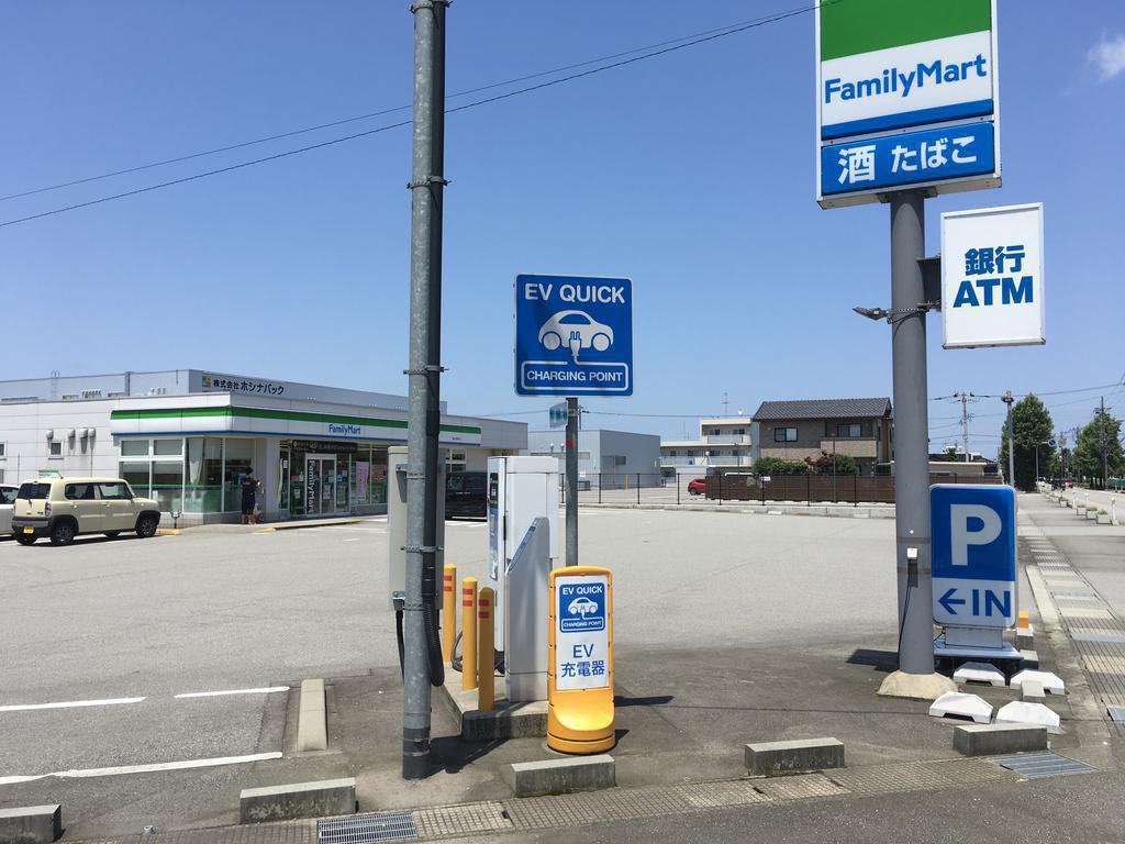 コンビニ　ファミリーマート富山才覚寺店（コンビニ）まで320m