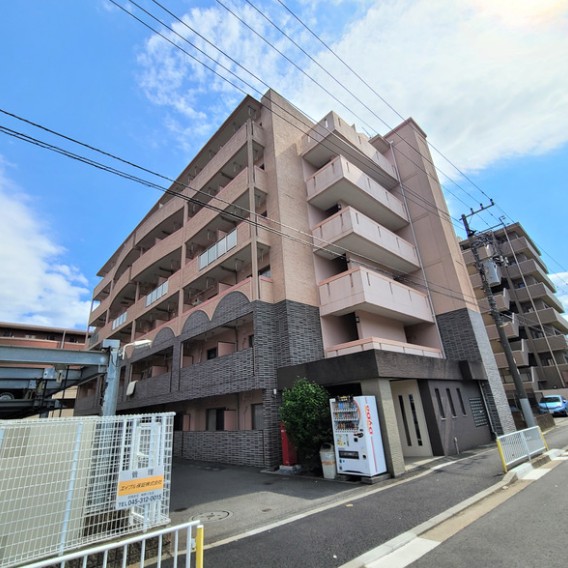 建物外観　外観はこんな感じです。