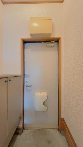 玄関　写真は同タイプの別のお部屋のものです。