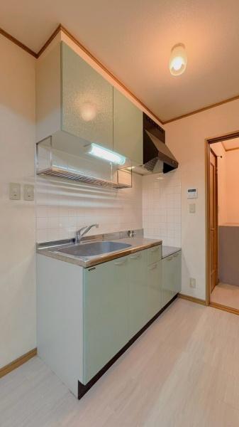 キッチン　写真は同タイプの別のお部屋のものです。