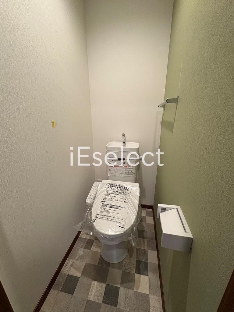 トイレ　温水洗浄便座付きのトイレです