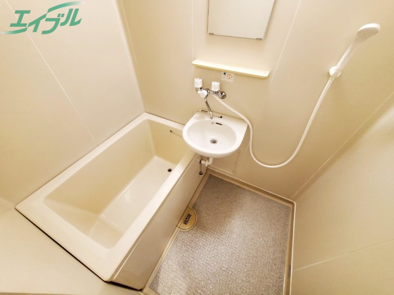 バス・シャワールーム　同タイプ部屋写真です。