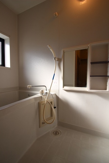 バス・シャワールーム　同物件別号室の写真です。