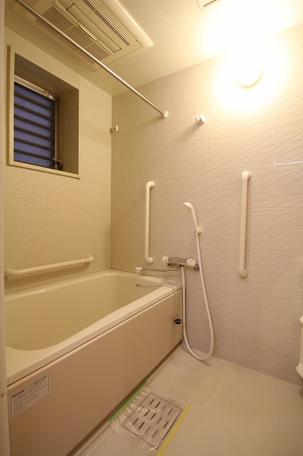 バス・シャワールーム　同物件、別号室のものです。