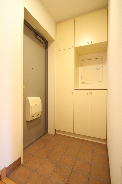 玄関　同物件、別号室のものです。