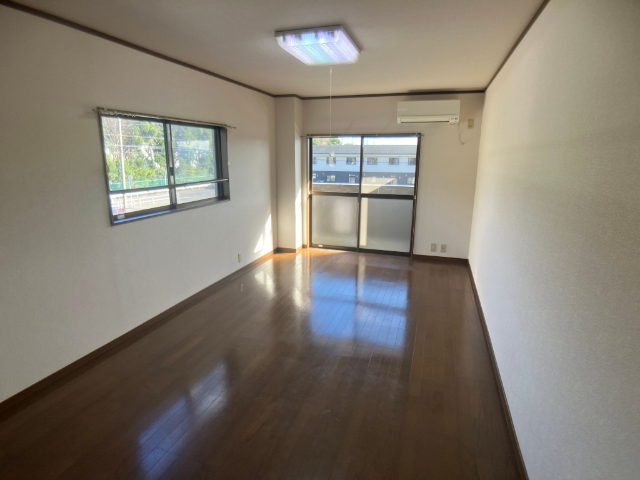 居室・リビング　同型の部屋の写真を使用しております。