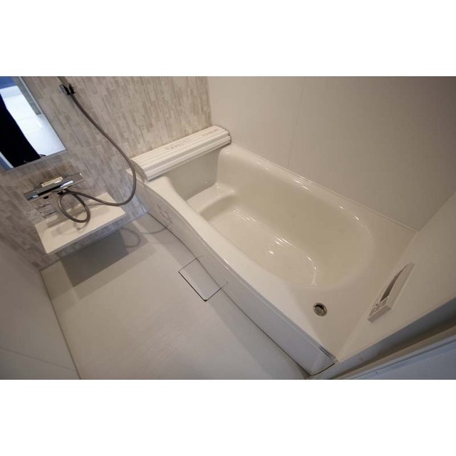 バス・シャワールーム　足を伸ばせる一坪風呂★