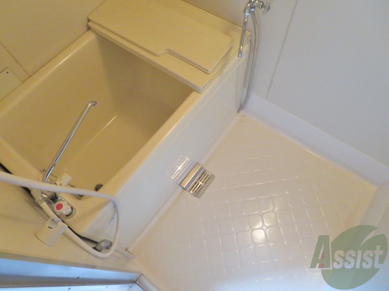 バス・シャワールーム　お風呂は日々の疲れをリフレッシュできる広さがありますね。