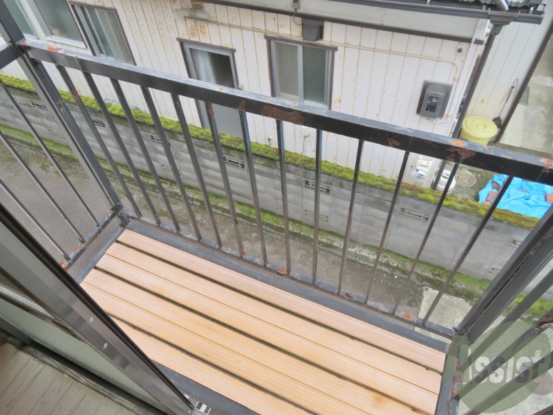 バルコニー　バルコニーが付いているので晴れた日は洗濯物が干せますね