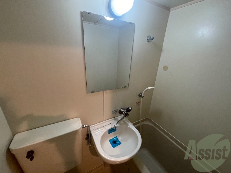 洗面設備　洗面台は浴室の中にありました。身支度にご利用下さい。