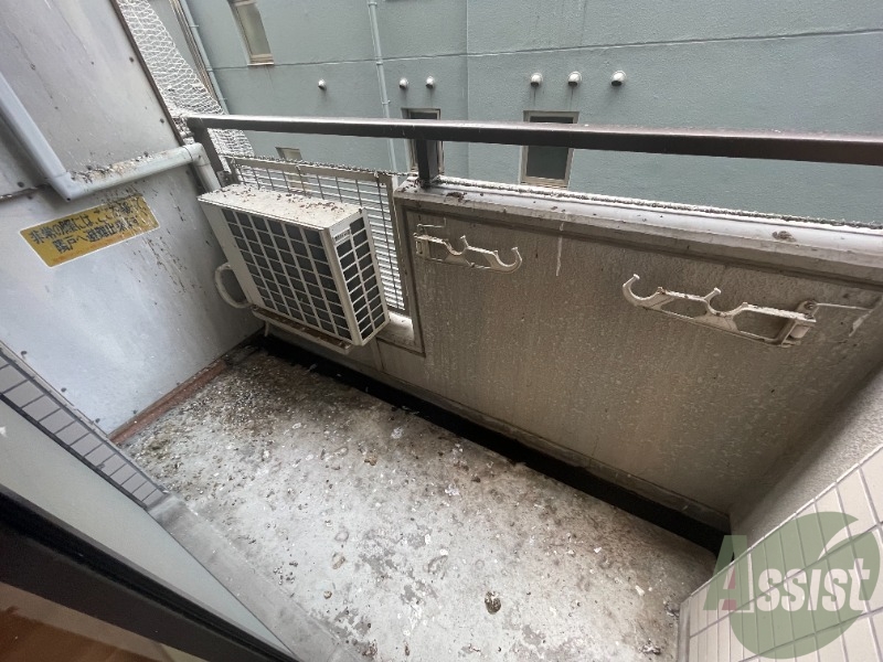 バルコニー　バルコニーはこちら。洗濯物を干すスペースがあります。