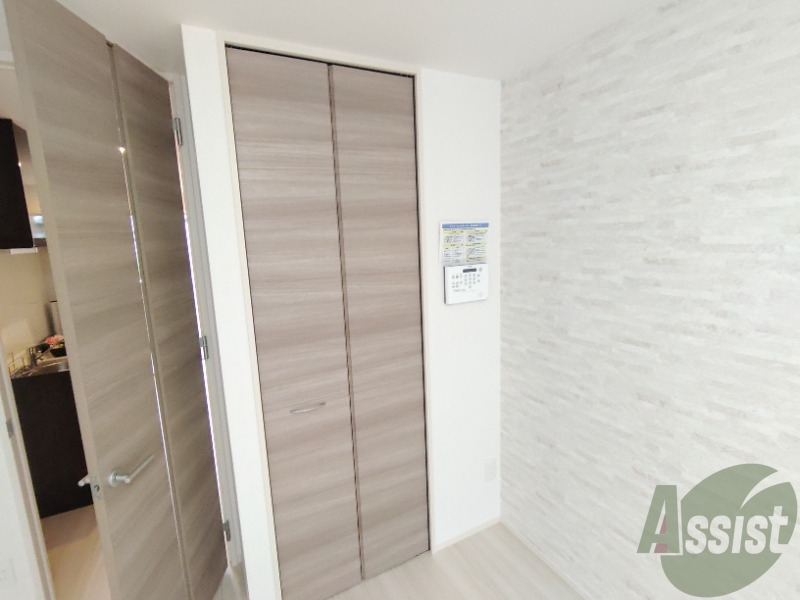 収納　収納はこちらのクローゼットをお使いください。