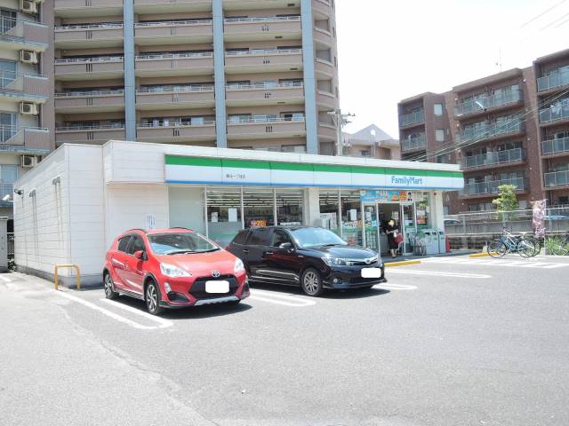 コンビニ　ファミリーマート郡元一丁目店（コンビニ）まで136m