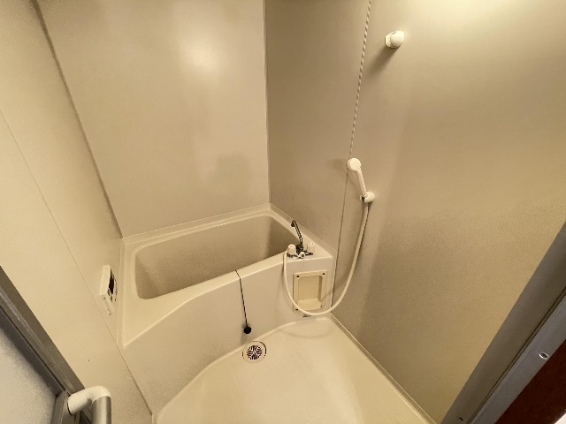 バス・シャワールーム　清潔なバスルーム