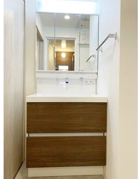 洗面設備　身支度に欠かせない独立洗面台♪