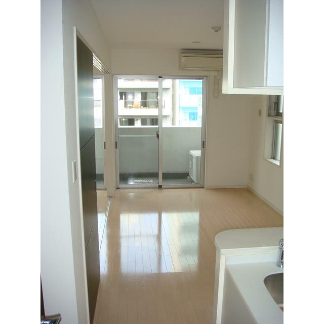 居室・リビング　※別部屋の参考写真です。